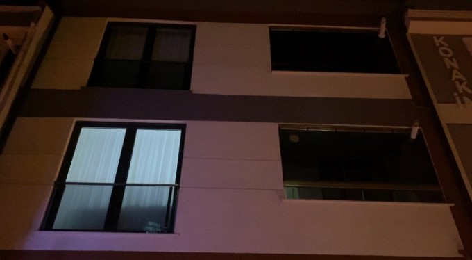 Çocuklar çakmakla oynarken evi yaktı