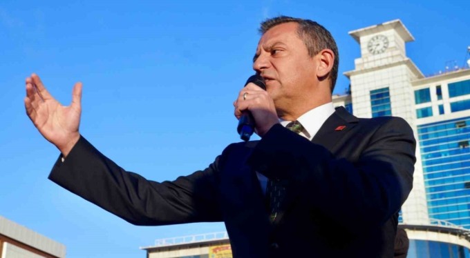 CHP Genel Başkanı Özel'den tutuklanan belediye başkanına destek mitingi