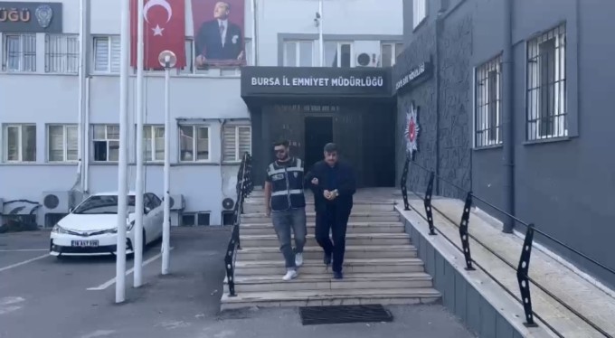 25 yıl kesinleşmiş hapis cezası bulunan şüpheli oğlunu ziyaret ederken yakalandı