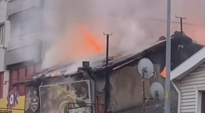 Bursa'da tek katlı dükkan alev alev yandı