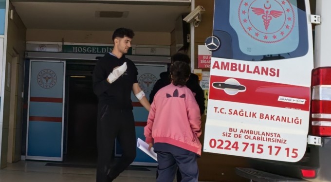 Elini hurda ezme makinesine kaptırdı