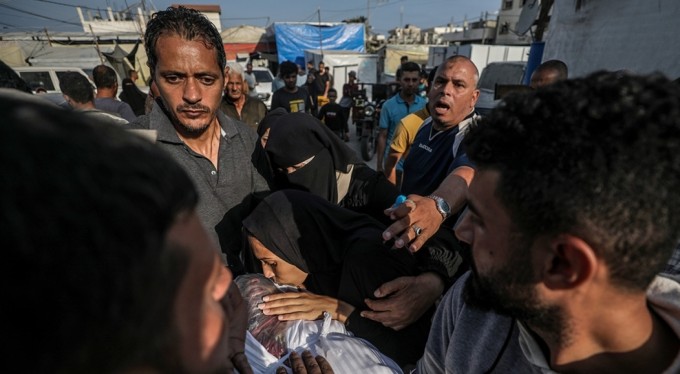 Gazze'de can kaybı 43 bin 374'e yükseldi