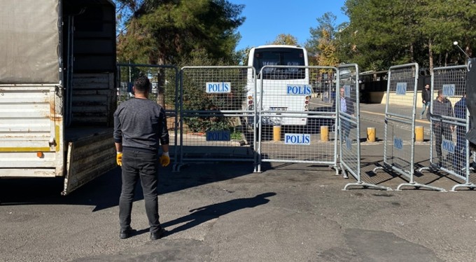 Narin Güran davası öncesi adliye çevresine bariyerler yerleştirildi