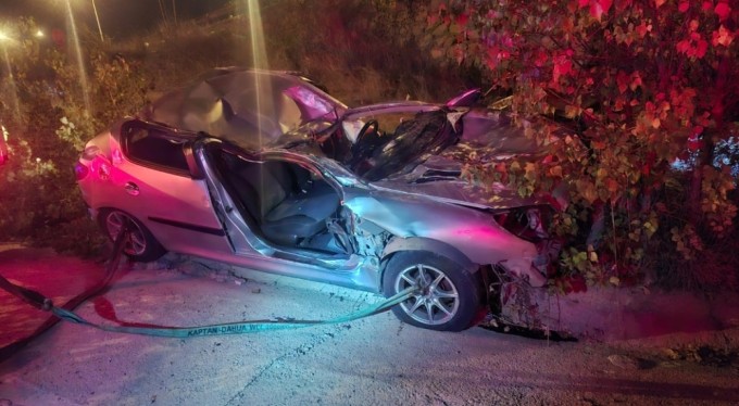 Bursa'da direksiyon hakimiyetini kaybetti, 40 metre şarampole yuvarlandı