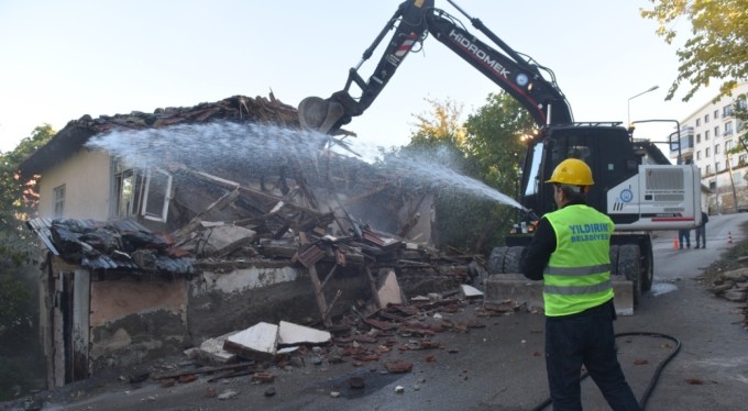 Yıldırım'da metruk durumdaki yapılar yıkılıyor