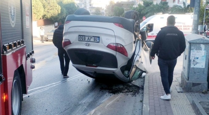 Takla atan otomobilden sağ kurtuldular