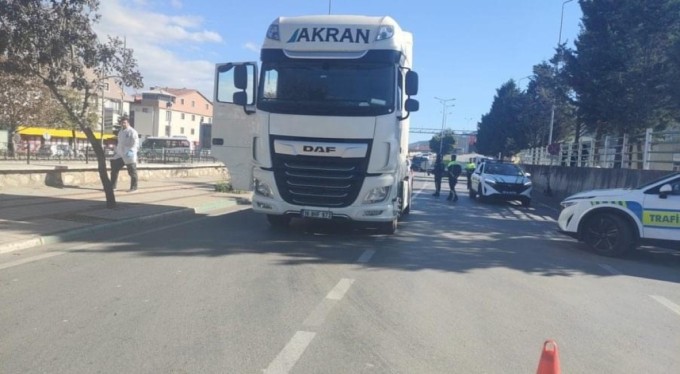 Tırın çarptığı genç hayatını kaybetti