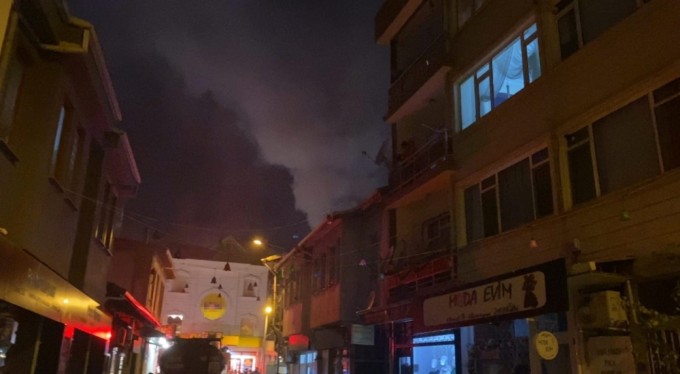 İnegöl'de 2 katlı ahşap binada yangın