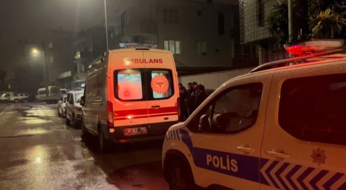 Bursa'da arkadaşıyla tartıştı, cama attığı yumruk bileğini kesti