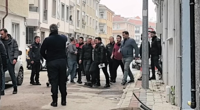 Bursa'da karısını öldürdüp çatıya çıkmıştı, Gözyaşlarıyla teslim oldu