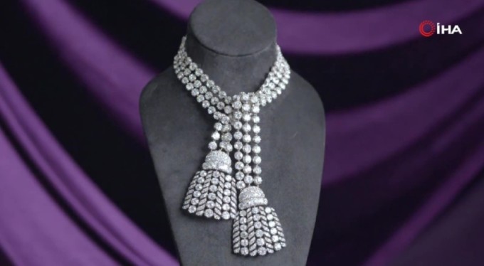 Fransa Kraliçesi Antoinette'in elmas kolyesi 4,81 milyon dolara satıldı