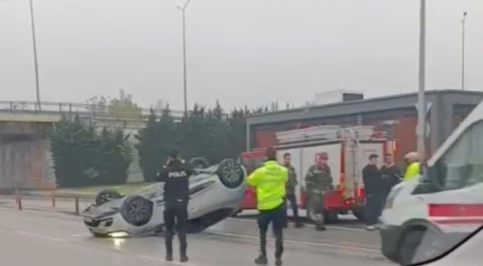 Bursa'da makas atarken, kaza yapıp 250 metre savruldu, taksiye binip firar etti