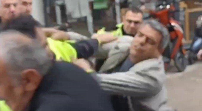 Bursa'da motosikletinin çekilmesine sinirlendi, polisle yumruk yumruğa kavga etti