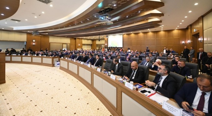 Bursa Büyükşehir Meclisi'nde camilere asılan tabela tartışması