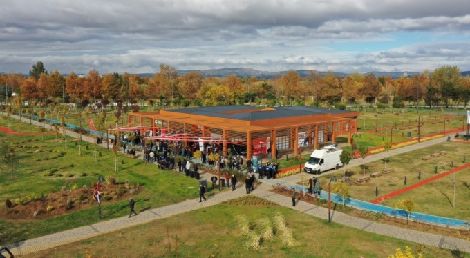 İsmail Hakkı Tonguç Bağış ve Şiir Kütüphanesi ile Genç Kafe açıldı