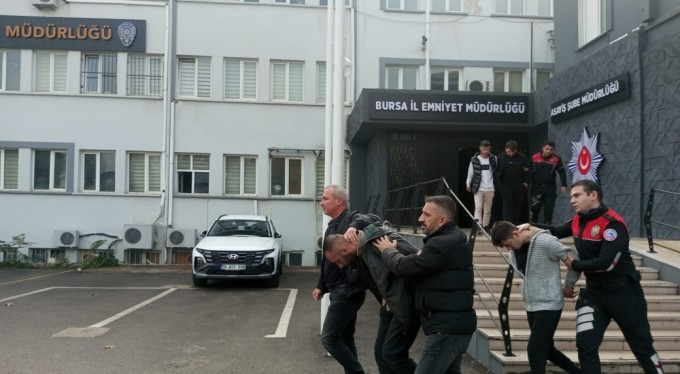Bursa'daki silahlı saldırının şüphelileri adliyeye sevk edildi