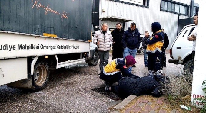 Kamyonetin çarptığı kadın yaralandı