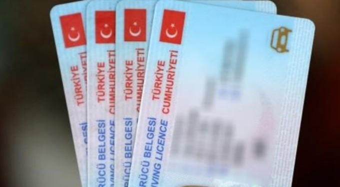 Eski tip ehliyetleri yenileme süresi uzatıldı