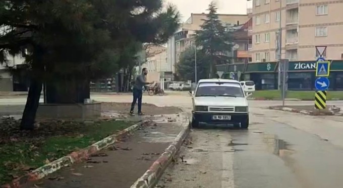 Bursa'da aracını sokak çeşmesinde yıkayan sürücüye ceza yağdı