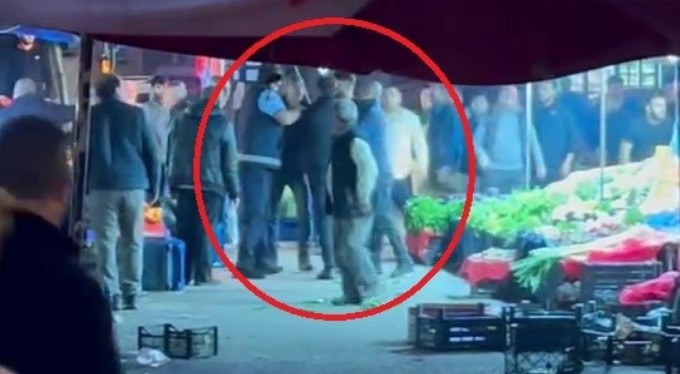 Bursa'da pazar alanı boks ringine döndü! Yer meselesinde birbirlerine girdiler