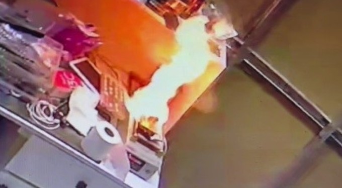 Bursa'da tamire bırakılan telefon bomba gibi patladı