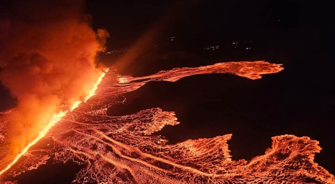 İzlanda'nın Reykjanes Yarımadası'ndaki yanardağ 7. kez patladı