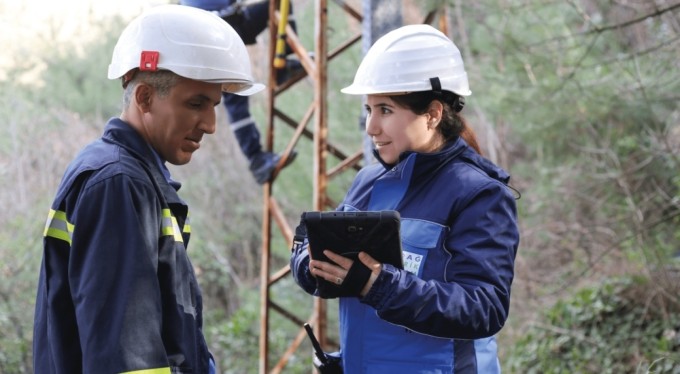 Elektriğe kadın eli