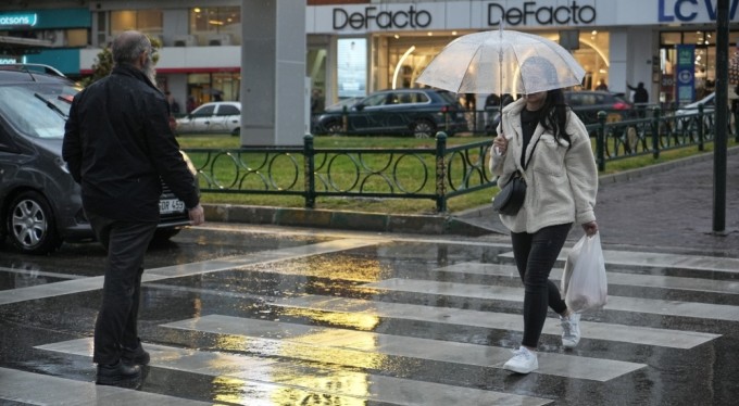 Bursa aylık ortalama yağışın yarısını bir günde aldı