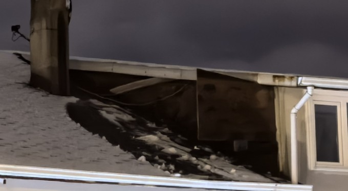 Anteni temizlemek için çıktığı çatıdan düşen yaşlı adam hayatını kaybetti