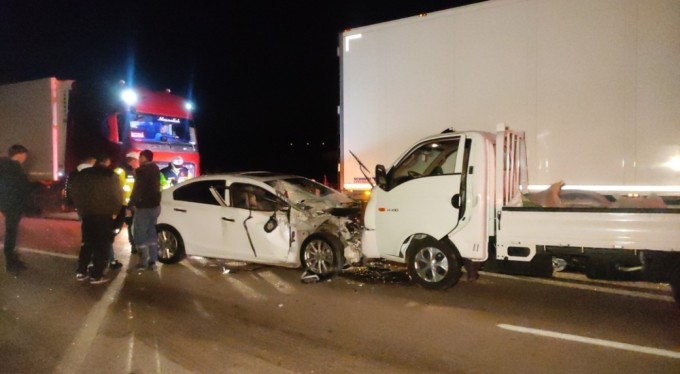 Polis çiftin bulunduğu otomobil önce traktörle, ardından savrularak kamyonetle çarpıştı