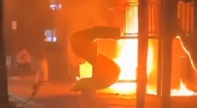 Bursa'da çocuk parkı alevlere teslim oldu