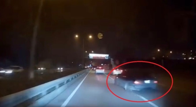 Makas atarken kaza yapan araç kamerada