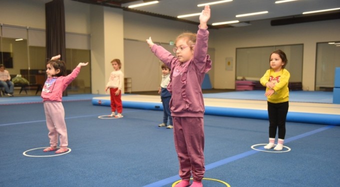 Yıldırımlı miniklere cimnastik eğitimi