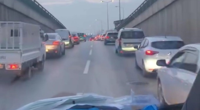 Bursa'da yoğun trafiğe rağmen fermuar sistemi uygulandı