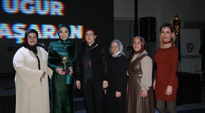 Platforium, "Hikayesi olan gece ile merhaba dedi"