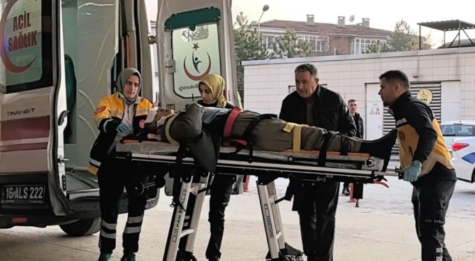 Otomobilin çarptığı yaşlı adam ağır yaralandı