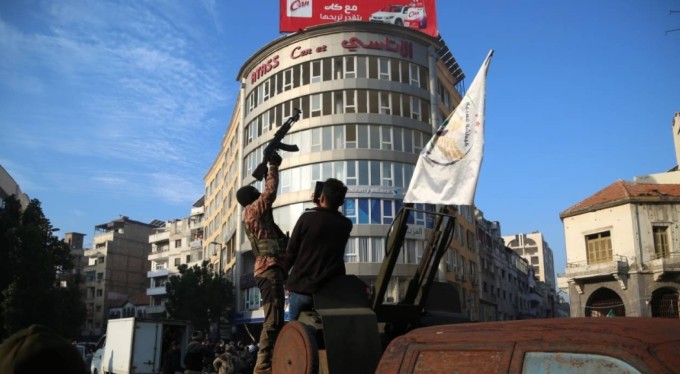 Suriye'de Esad rejimi devrildi: Muhalifler Şam'da kontrolü ele geçirdi