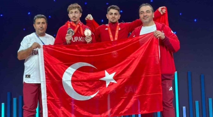 Dünya Halter Şampiyonası'nda 3 madalya