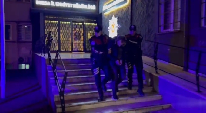 Bursa'da taksiyle uyuşturucu ticareti yapan şüpheli takside yakalandı