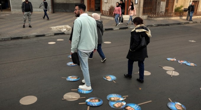 Suriye'de Esad'ın posterleri ayaklar altında