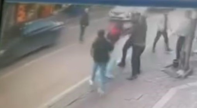 Bursa'da alacak-verecek kavgasında yumruklar havada uçuştu