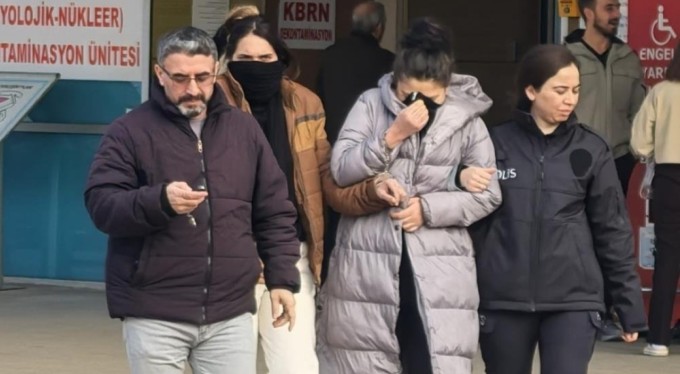 Bursa'da 4 farklı evi soyan 2 kadın hırsıza süresiz ev hapsi cezası verildi.