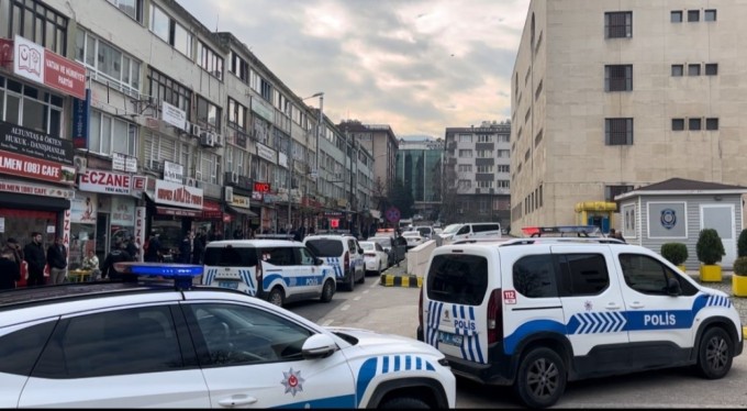 Bursa'da emekli güvenlik görevlisi, duruşma salonunu kana buladı