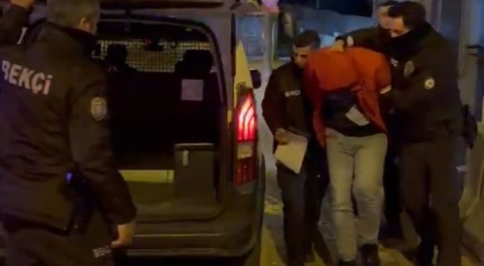 Bursa'da üzerinde uyuşturucuyla yakalanan şahıs ekiplere "Yakmayın beni" diye yalvardı