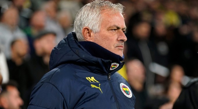 Jose Mourinho: "Becao için sezonun bittiğini düşünüyorum"