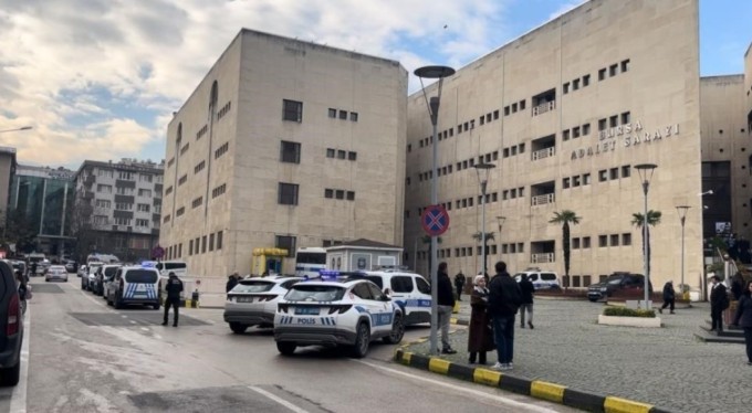 Bursa'da duruşma salonunu kana bulayan baba adliyeye sevk edildi