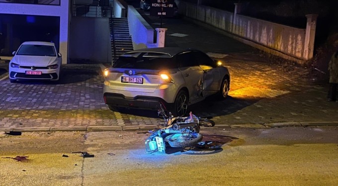 Otomobilin çarptığı motosikletin sürücüsü ağır yaralandı