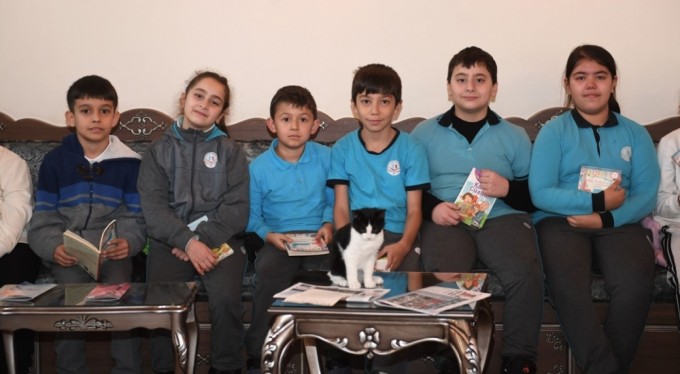 Çocuklara hayvan sevgisi ve kitap okuma alışkanlığı kazandıran buluşma