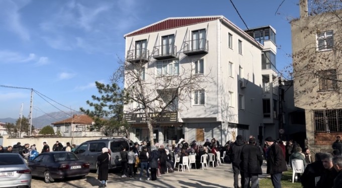 Bursa'da sosyal medya fenomeninin estetik için gittiği hastaneden sağ çıkamadı