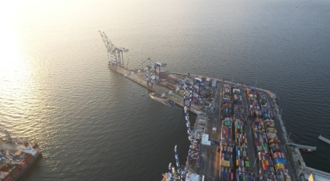 Su alan gemi yan yattı